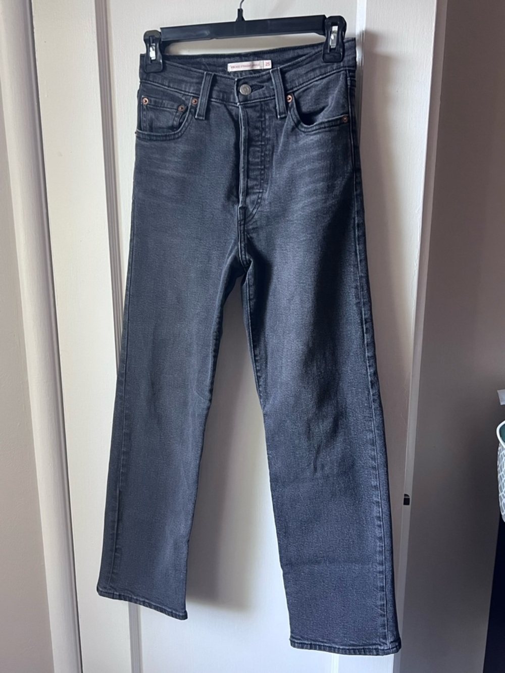 Levi’s Ribcage Straight Ankle Washed black